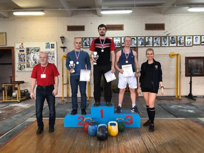 Жители округа завоевали первое место в III Открытом турние по армейскому гиревому рывку Жители округа завоевали первое место в III Открытом турние по армейскому гиревому рывку