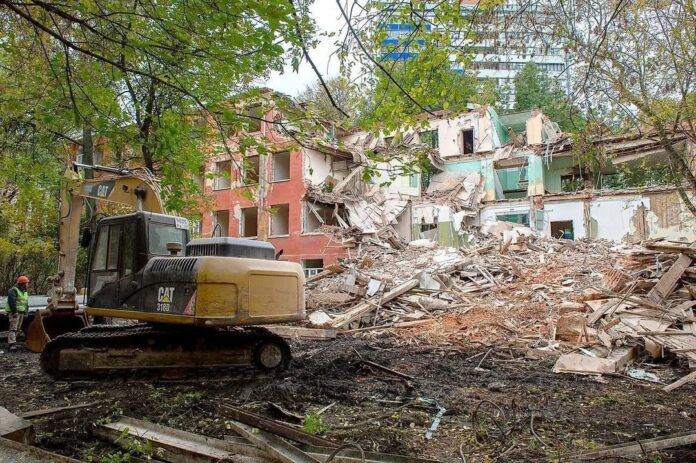 Работы по сносу зданий областной туберкулезной больницы идут полным ходом Работы по сносу зданий областной туберкулезной больницы идут полным ходом