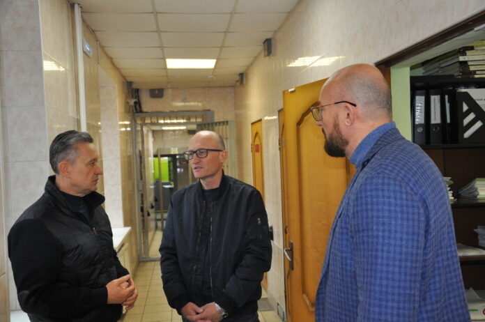 Заместитель председателя Общественного совета подмосковного Главка МВД России Сергей Леонов проверил изолятор временного содержания... Заместитель председателя Общественного совета подмосковного Главка МВД России Сергей Леонов проверил изолятор временного содержания...