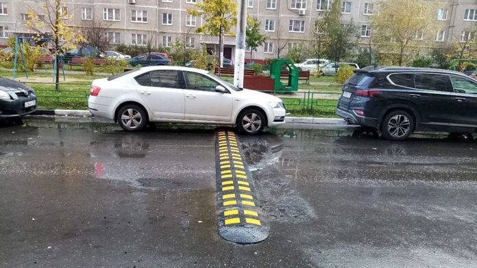 “Лежачие полицейские” установили на автомобильной дороге по улице Тепличной в Подольске “Лежачие полицейские” установили на автомобильной дороге по улице Тепличной в Подольске