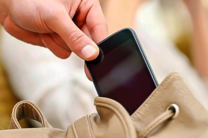 Подозреваемую в краже мобильного телефона задержали в Подольске Подозреваемую в краже мобильного телефона задержали в Подольске