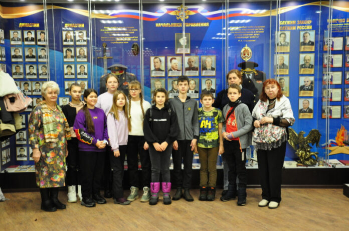 В Подольске ветераны провели экскурсию в Музее истории УМВД для школьников В Подольске ветераны провели экскурсию в Музее истории УМВД для школьников