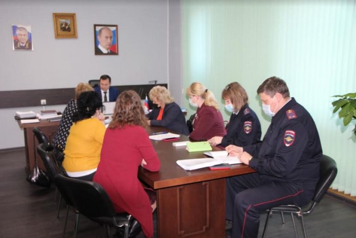 В Подольске прошло совещание на тему взаимодействия органов опеки и полиции В Подольске прошло совещание на тему взаимодействия органов опеки и полиции