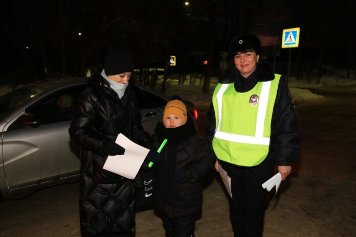 В Подольске сотрудники Госавтоинспекции напомнили участникам дорожного движения о правилах безопасной перевозки несовершеннолетних в... В Подольске сотрудники Госавтоинспекции напомнили участникам дорожного движения о правилах безопасной перевозки несовершеннолетних в...