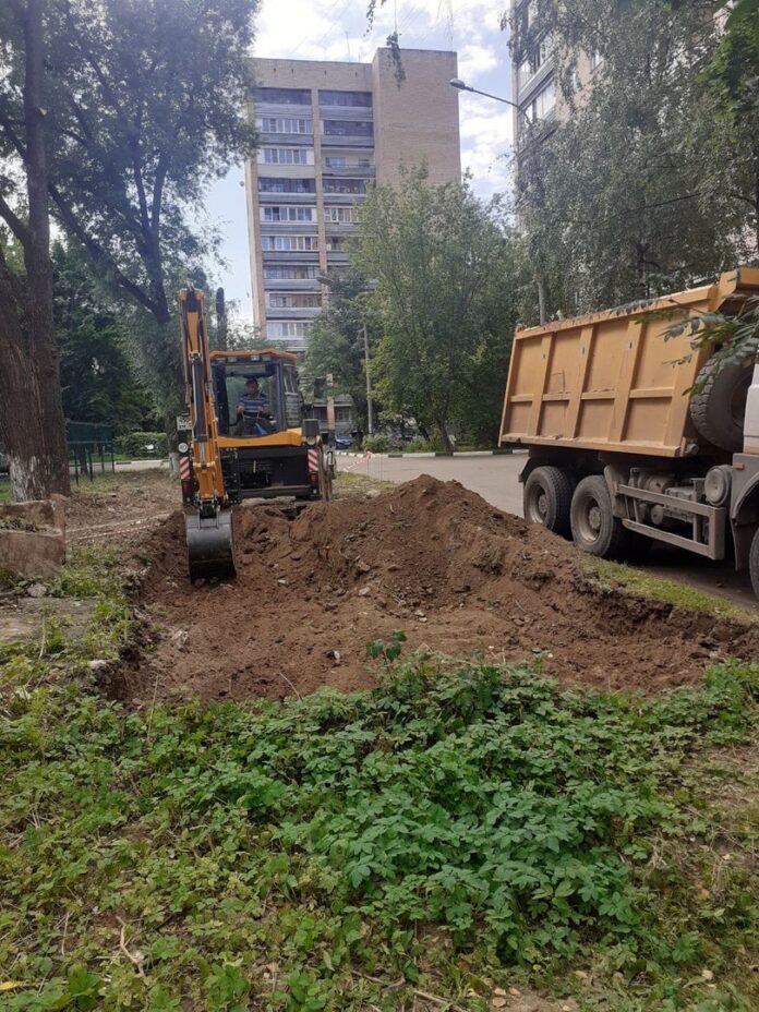 Начались работы по устройству парковочных карманов по улице Симферопольской в Климовске