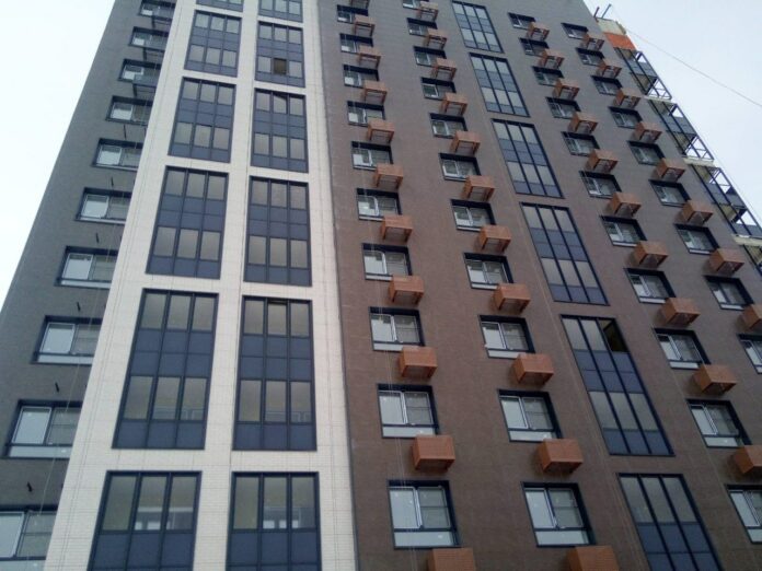 Завершается строительство дома для переселенцев из аварийного жилья Завершается строительство дома для переселенцев из аварийного жилья