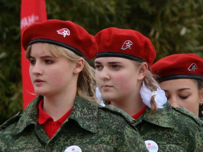 Девушки в погонах – красота и строгость Девушки в погонах – красота и строгость