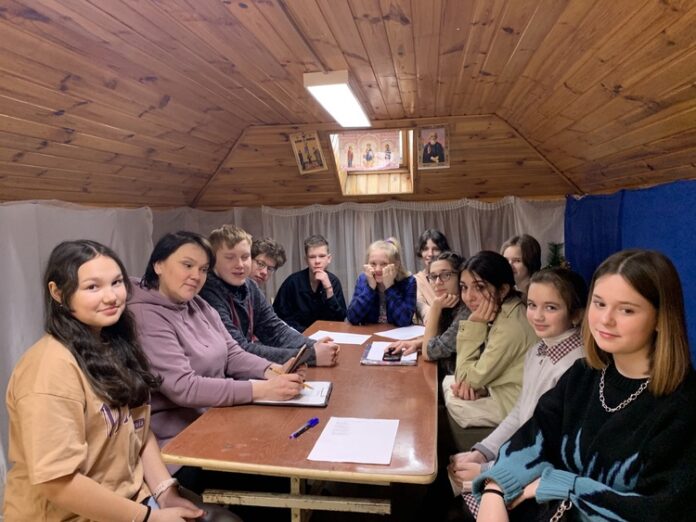 23 января состоялась встреча молодежного клуба Знаменского храма в Дубровицах 23 января состоялась встреча молодежного клуба Знаменского храма в Дубровицах