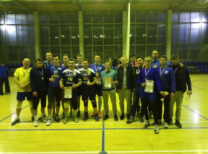 Соревнования по волейболу среди мужских команд состоялись на базе МБУ Спорт-Сервис» Соревнования по волейболу среди мужских команд состоялись на базе МБУ Спорт-Сервис»