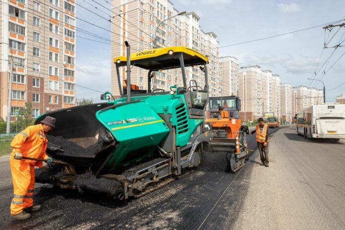 Две областные дороги на Высотной и Ак. Доллежаля ремонтируют в Подольске Две областные дороги на Высотной и Ак. Доллежаля ремонтируют в Подольске