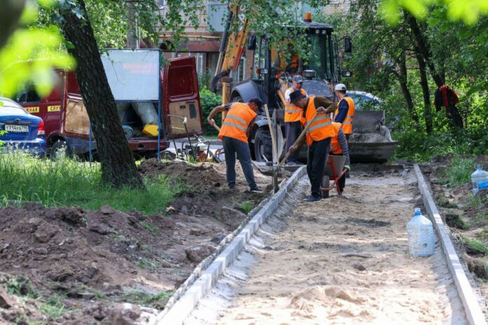 Народные тропы благоустраивают в Подольске Народные тропы благоустраивают в Подольске
