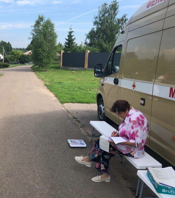 Жители Булатова прошли обследование в мобильном ФАПе