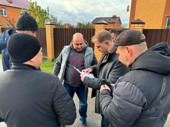 Первый заместитель главы Подольска провел обход территории деревни Акишово Первый заместитель главы Подольска провел обход территории деревни Акишово