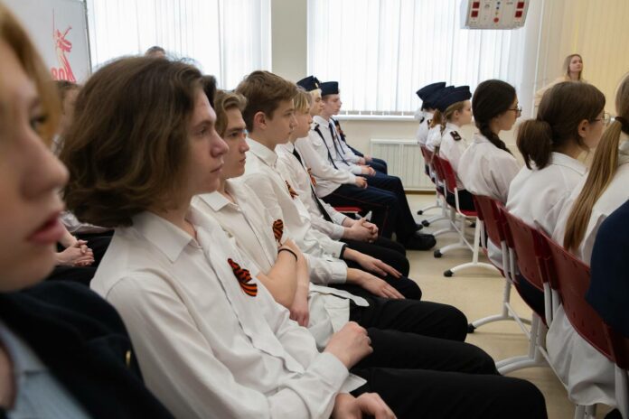 Подольские школьники пообщались со сверстниками из Донбасса