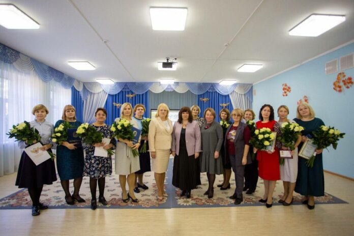 Дошкольных работников наградили в Подольске к профессиональному дню Дошкольных работников наградили в Подольске к профессиональному дню