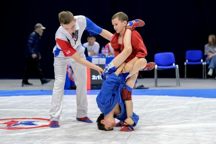 Юные подольские самбисты завоевали 9 медалей на турнире, посвященном юбилею Победы