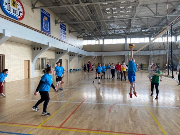 Соревнования по волейболу среди женских команд прошли в Спорт-Сервисе Соревнования по волейболу среди женских команд прошли в Спорт-Сервисе