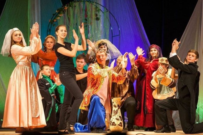 Глава округа Николай Пестов поздравил театральные коллективы Большого Подольска с Международным днем театра Глава округа Николай Пестов поздравил театральные коллективы Большого Подольска с Международным днем театра