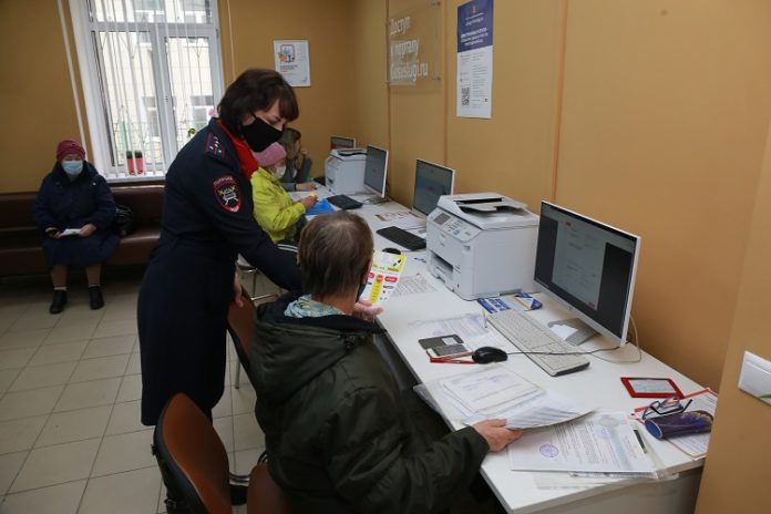 Автоинспекторы в Подольске информируют горожан о неукоснительном соблюдении ПДД Автоинспекторы в Подольске информируют горожан о неукоснительном соблюдении ПДД