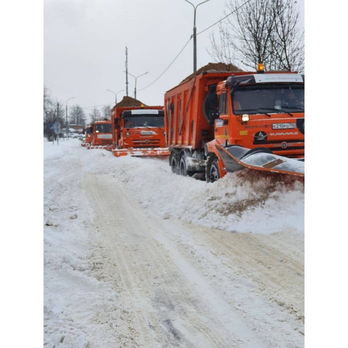 Информируем подольчан: дорожные и коммунальные службы начали борьбу со снежными навалами Информируем подольчан: дорожные и коммунальные службы начали борьбу со снежными навалами