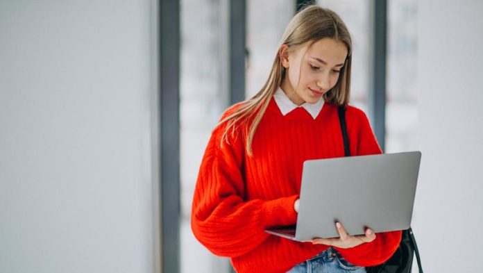 Пройти регистрацию в АИС «Молодежь России» можно через портал “Госуслуги”