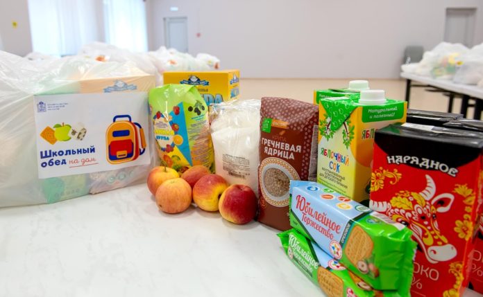 Более 10 тысяч учеников школ Подольска, имеющих право на бесплатное питание, получат продуктовые наборы