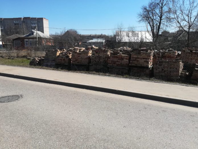 Месячник благоустройства в Подольске: Городская территория не частный склад Месячник благоустройства в Подольске: Городская территория не частный склад