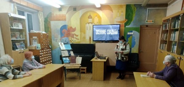 В кинозале в библиотеки № 12 собрались поклонники киноискусства периода СССР В кинозале в библиотеки № 12 собрались поклонники киноискусства периода СССР