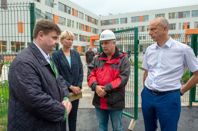 Светофор типа Т7 установят у дома № 15 по Бородинскому бульвару для безопасного перехода... Светофор типа Т7 установят у дома № 15 по Бородинскому бульвару для безопасного перехода...