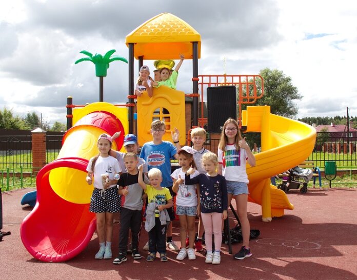 В деревне Булатово открыли детско-спортивный игровой комплекс