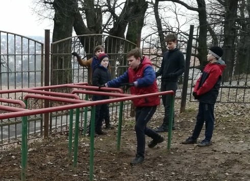 Тренировку на военной полосе препятствий провели на базе Быковской школы Тренировку на военной полосе препятствий провели на базе Быковской школы