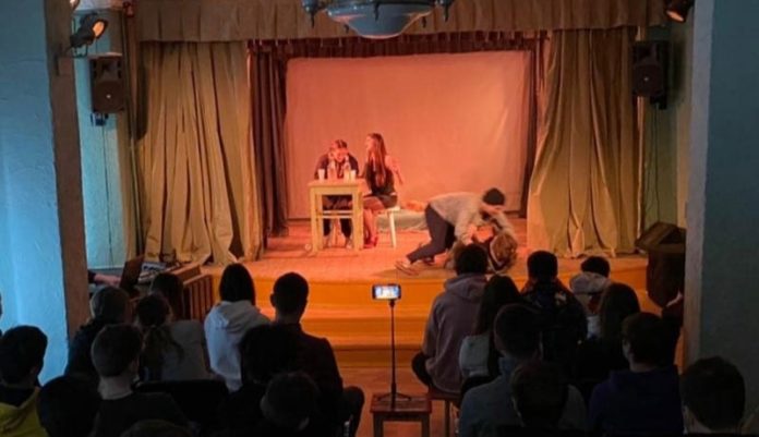 Спектакль “Домой” прошел в СП “Орбита” Дворца творчества молодежи