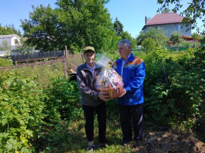 Сотрудники «Мособлэнерго» поздравили подшефных ветеранов с 75-летием Победы Сотрудники «Мособлэнерго» поздравили подшефных ветеранов с 75-летием Победы