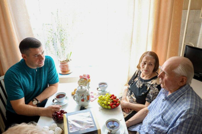 Глава Подольска поздравил старейшую семейную чету Глава Подольска поздравил старейшую семейную чету