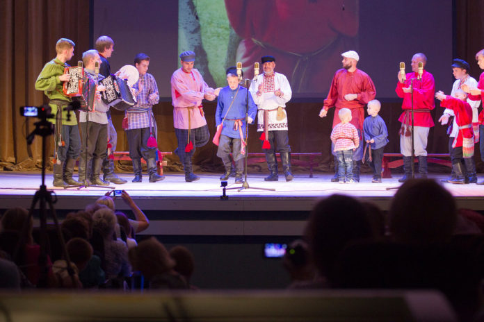 Приглашаем жителей Подольска на концертную программу «Шли три героя» Приглашаем жителей Подольска на концертную программу «Шли три героя»