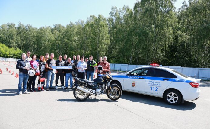 В г.о. Подольск автоинспекторы провели урок безопасности с будущими мотоциклистами В г.о. Подольск автоинспекторы провели урок безопасности с будущими мотоциклистами