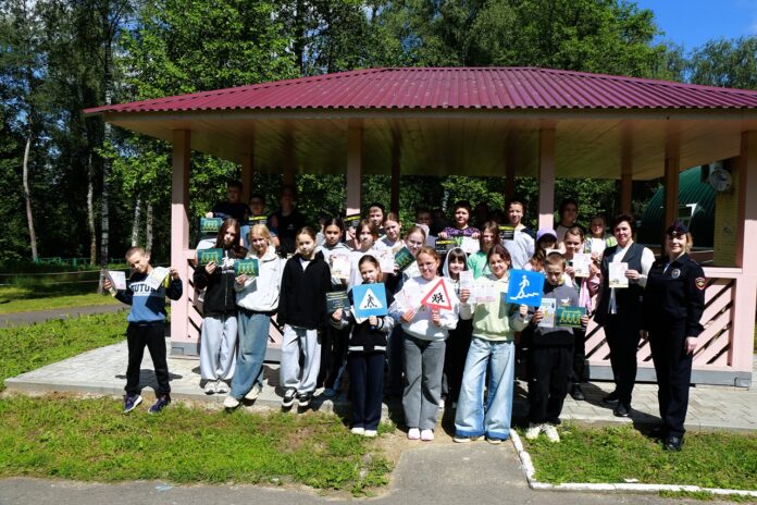 В Московской области сотрудники Госавтоинспекции и заинтересованные ведомства проводят уроки дорожной безопасности в летних... В Московской области сотрудники Госавтоинспекции и заинтересованные ведомства проводят уроки дорожной безопасности в летних...