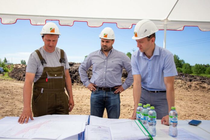 Продолжаются работы по расчистке русла реки Петрицы в Подольске Продолжаются работы по расчистке русла реки Петрицы в Подольске