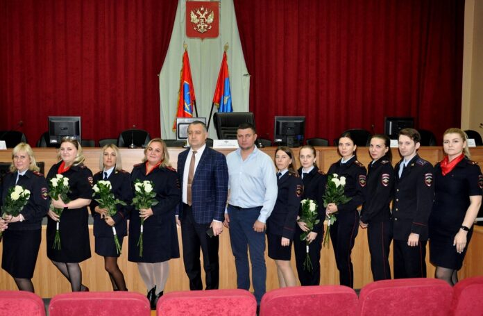 В УМВД России по г.о. Подольск состоялось торжественное мероприятие, посвященное 30-летию со Дня образования... В УМВД России по г.о. Подольск состоялось торжественное мероприятие, посвященное 30-летию со Дня образования...