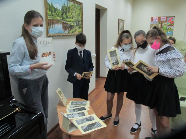 Час военной песни прошел в библиотеке № 18