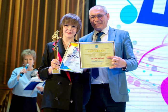 В концертном зале администрации наградили победителей IV Международного фестиваля «Юные таланты собирают друзей» В концертном зале администрации наградили победителей IV Международного фестиваля «Юные таланты собирают друзей»