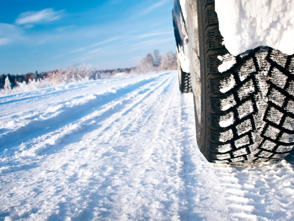 Водителям посоветовали не спешить со сменой «зимней резины» на авто