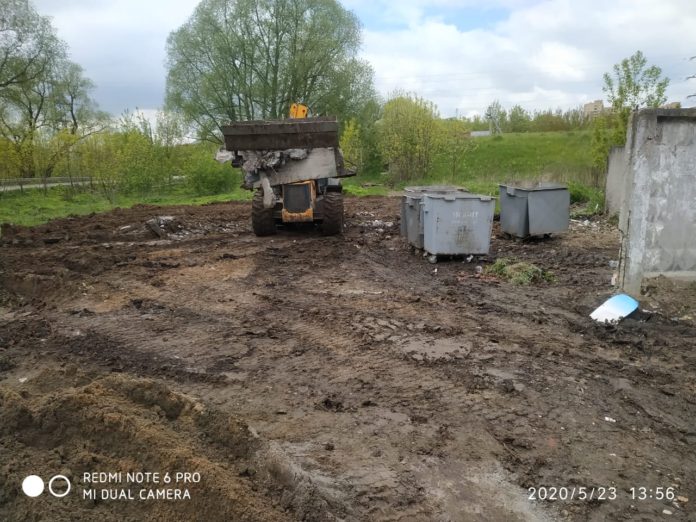 В микрорайоне Лаговский ремонтируются мусоросборочные площадки