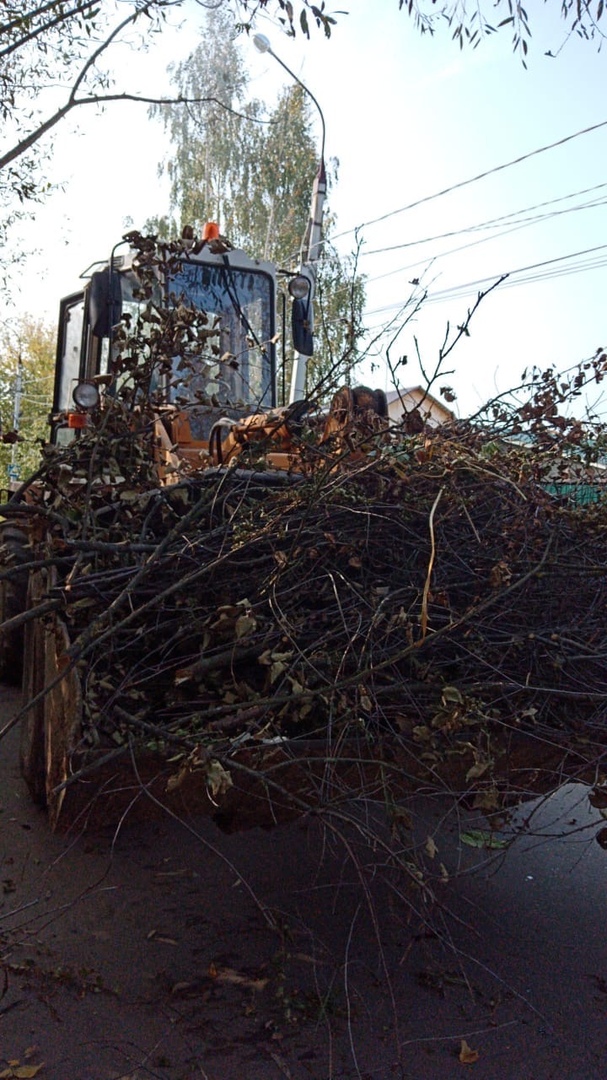 Ликвидацию несанкционированных навалов вблизи мусороуборочных площадок провели в микрорайоне Климовск