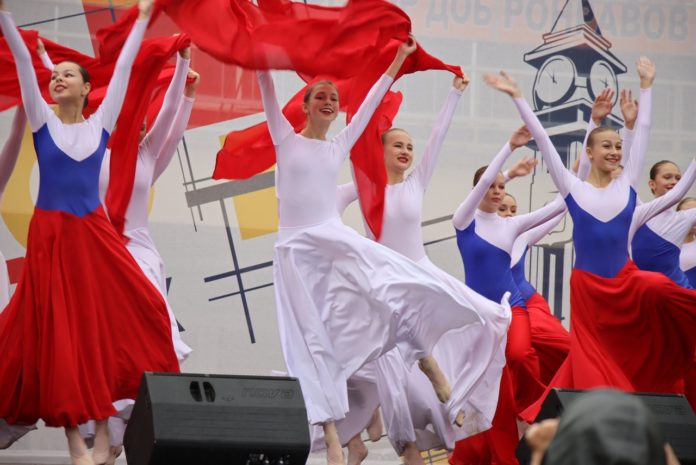 Прошел концерт на площади имени генерала Еремеева в честь Дня города Подольска Прошел концерт на площади имени генерала Еремеева в честь Дня города Подольска