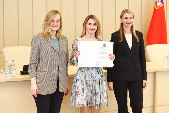 Сертификаты  «Социальной ипотеки» вручены двум врачам-педиатрам Подольской городской детской поликлиники № 1 Сертификаты  «Социальной ипотеки» вручены двум врачам-педиатрам Подольской городской детской поликлиники № 1