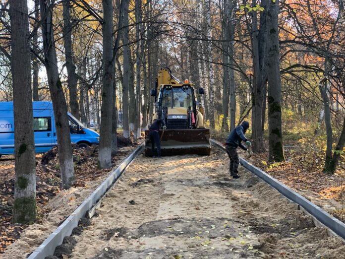 Капитальный ремонт тротуаров вдоль улицы Победы в Климовске продолжается Капитальный ремонт тротуаров вдоль улицы Победы в Климовске продолжается