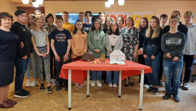 В детской библиотеке №27 состоялся час поэзии военных лет для учеников гимназии им. Подольских...