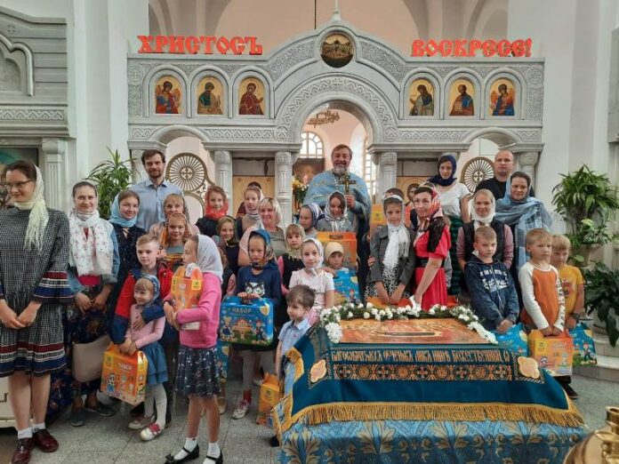 В селе Сынково отслужили молебен, посвященный началу учебного года