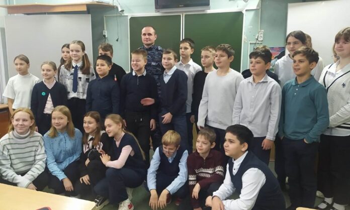 Урок на тему «Терроризм – общая угроза безопасности XXI века» провели росгвардейцы Урок на тему «Терроризм – общая угроза безопасности XXI века» провели росгвардейцы